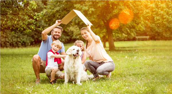 Faire un shooting photo en famille à Perpignan dans un beau jardin