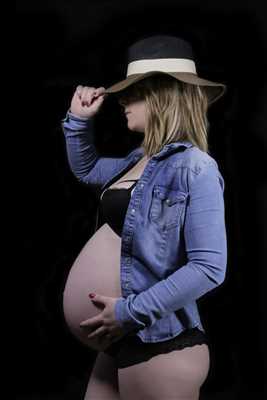 Exemple de shooting photo par Nadege à Versailles : shooting photo spécial grossesse à Versailles