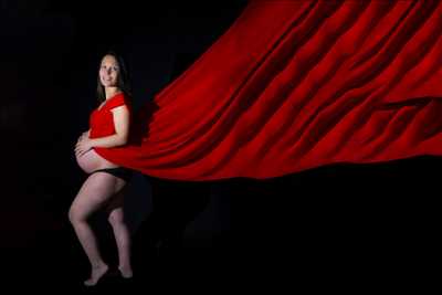 photo prise par le photographe L'Instant Pluriel Studio à Nogent-le-Rotrou : photographie de grossesse