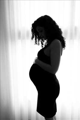 Shooting photo effectué par le photographe Amandine à Béziers : photo de grossesse