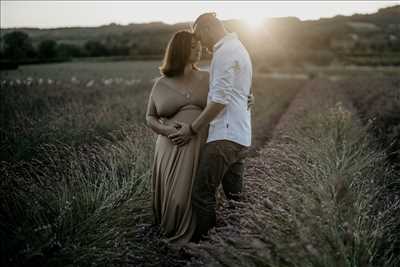 photo prise par le photographe LAURA à Romans-sur-Isère : photographe grossesse à Romans-sur-Isère