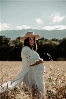 Shooting photo réalisé par Émilie Schneider Clerc intervenant à Grenoble : photographie de grossesse