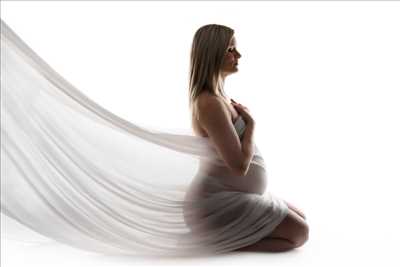 Exemple de shooting photo par Alexandra Buendia à Saint-genis-laval : shooting grossesse