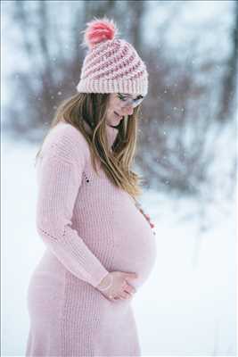 Shooting photo effectué par le photographe Julie à Montbéliard : photo de grossesse