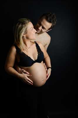 Shooting photo réalisé par Julie intervenant à Annecy : photographe grossesse à Annecy