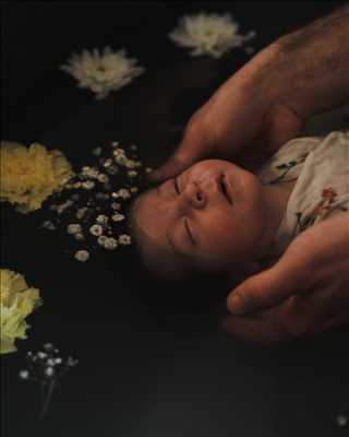 Exemple de shooting photo par Nelly à Figeac : shooting pour une naissance