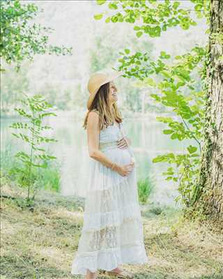 Shooting photo effectué par le photographe Jessica à Saint-jean-de-maurienne : photographie de grossesse