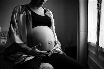 Shooting photo effectué par le photographe Marie  à Maisons-alfort : photo de grossesse