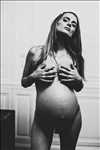 Shooting photo effectué par le photographe bryan  à Marseille : photo de grossesse