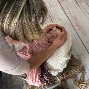 Photo de naissance à Florac trois rivières avec Delphine